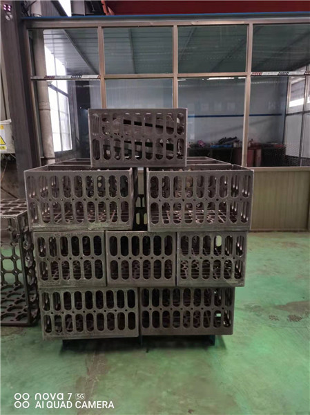 連續(xù)推桿爐料筐